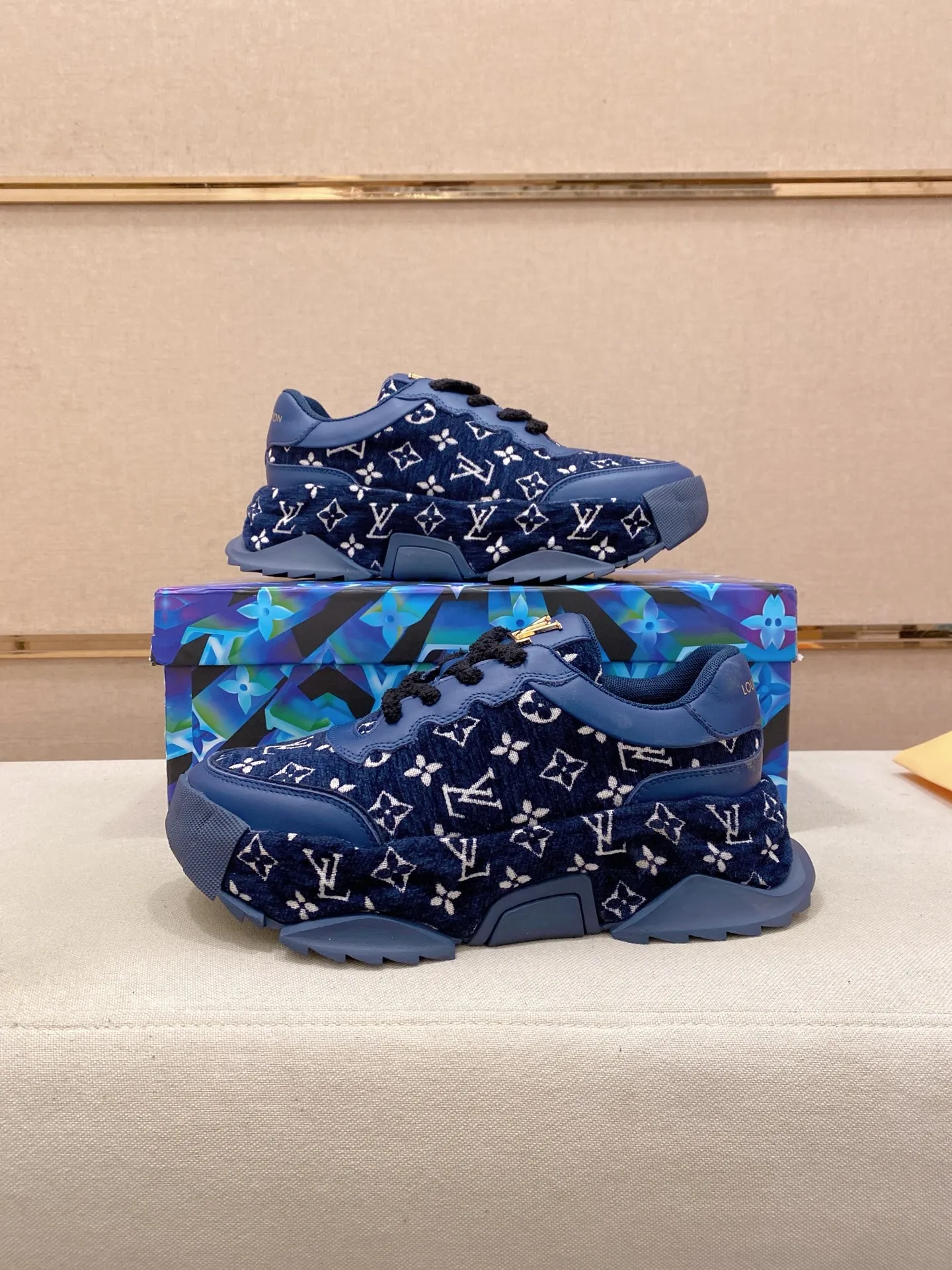 Factory price 600💰 Louis Vuitton (Louis Vuitton/lv) official website 1:1 copy 👊🏻Upper 🇮🇹Imported cowhide🇩🇪Lining imported breathable mesh lining. The original outsole is molded to reflect the identity of every man, and the upper foot is elegant and stable🚶🏻🚶🏻The high-end custom counter original replica📯The shoe last remains unchanged regardless of wind and rain, and can withstand the verification of time🔍️,🔵 Size: 39-45. Can be customized 38-46 non-refundable and non-exchangeable!